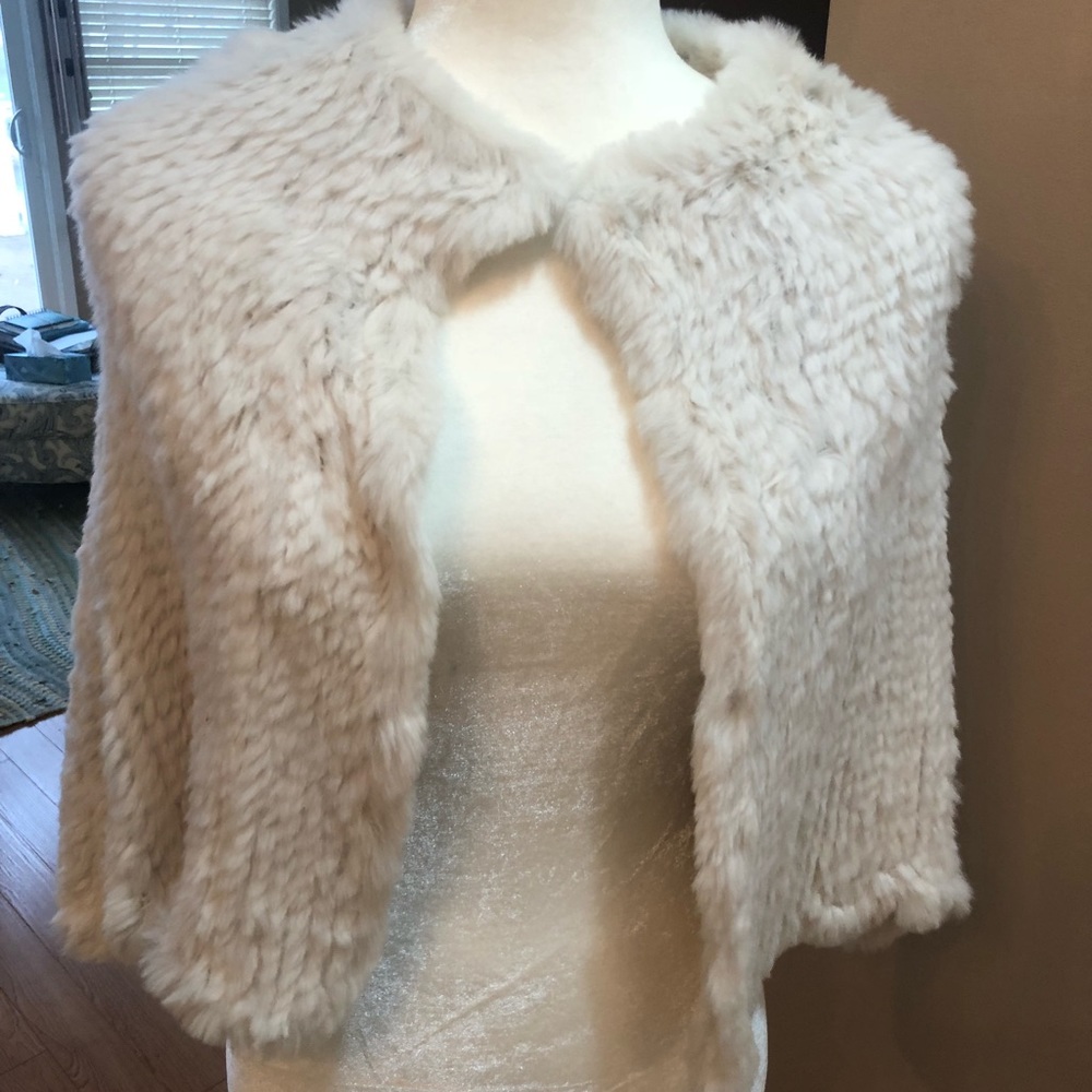 Rabbit fur cape - Picture 1 of 6